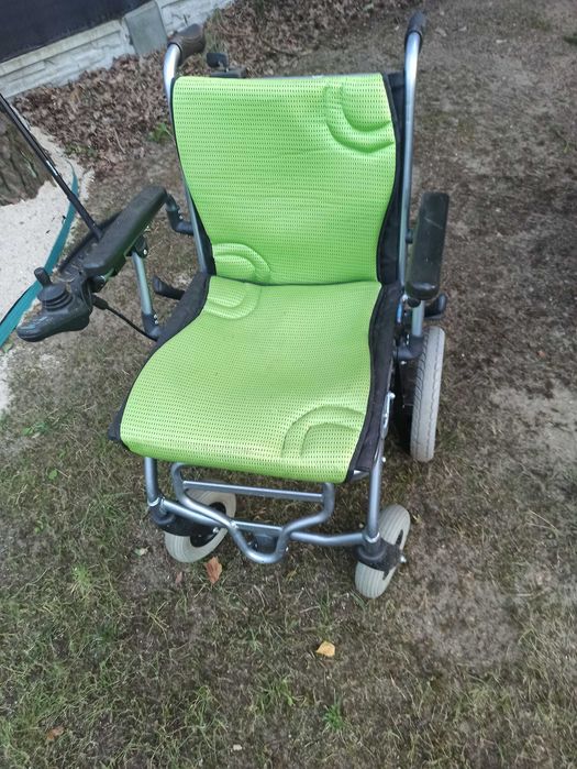 Wózek inwalidzki elektryczny dla dziecka .