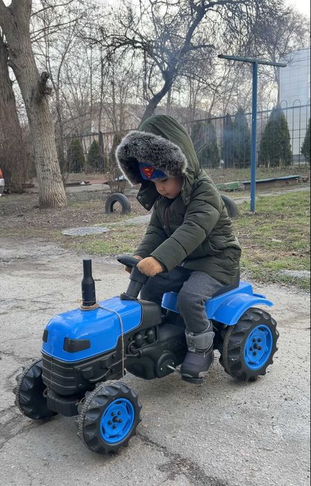 трактор дитячий на педалях з причепом