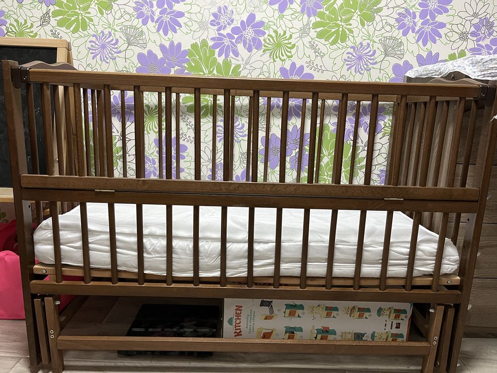 Дитяче ліжечко з набором бортиків