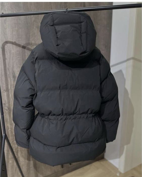 Weekday жіноча м