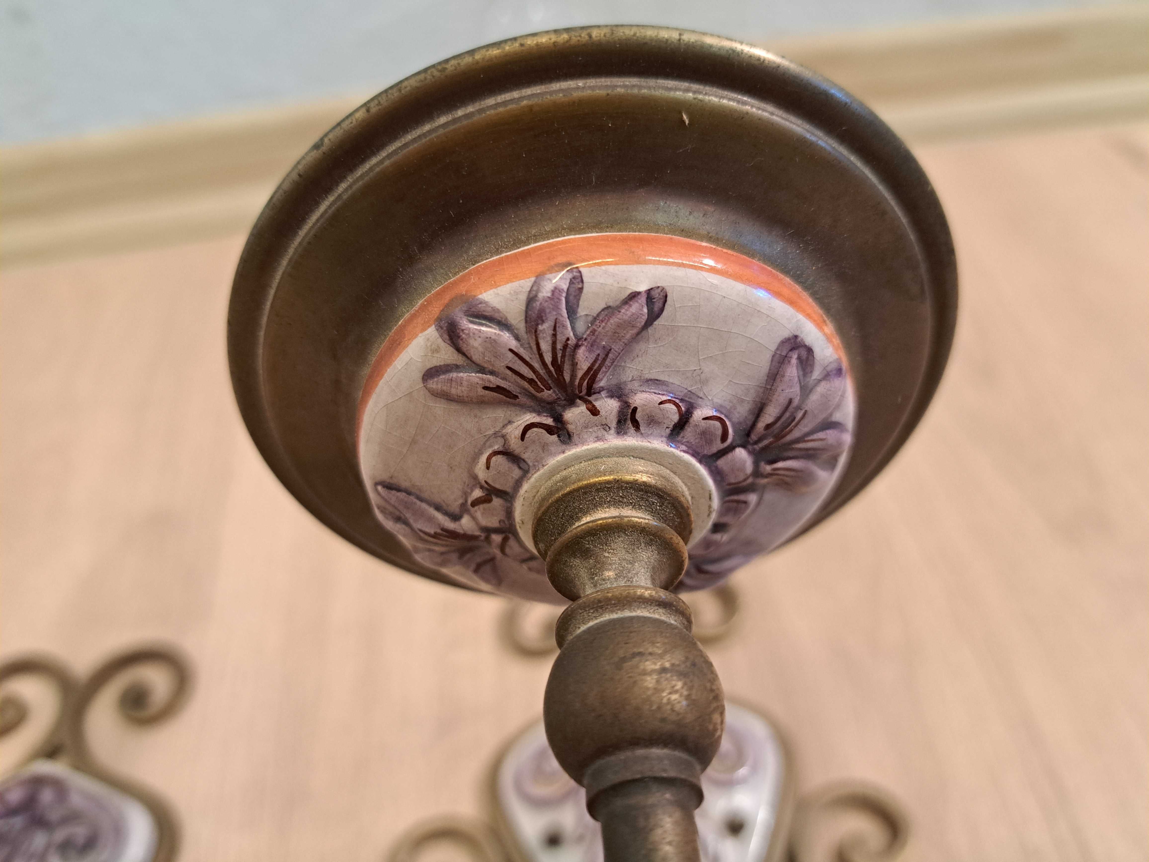 Kinkiet mosiężny pająk pojedynczy ceramiczny fioletowa ośmiornica