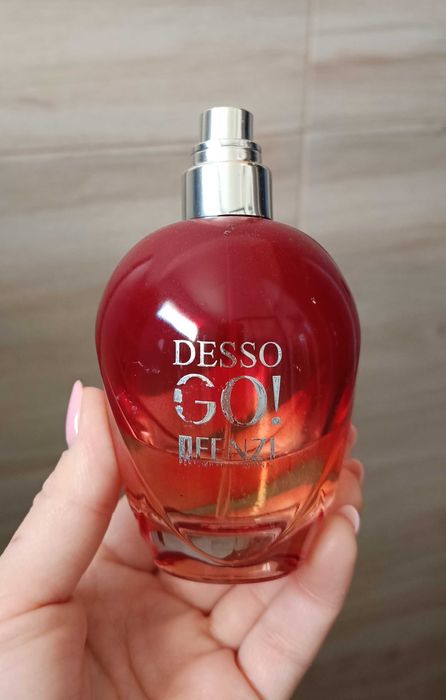 Perfumy Desso go (Hugo Roman), pomadki Golden rose +szczotka do masażu