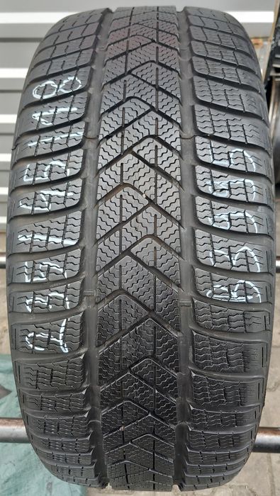 235/45/18 Pirelli SottoZero 3 98V