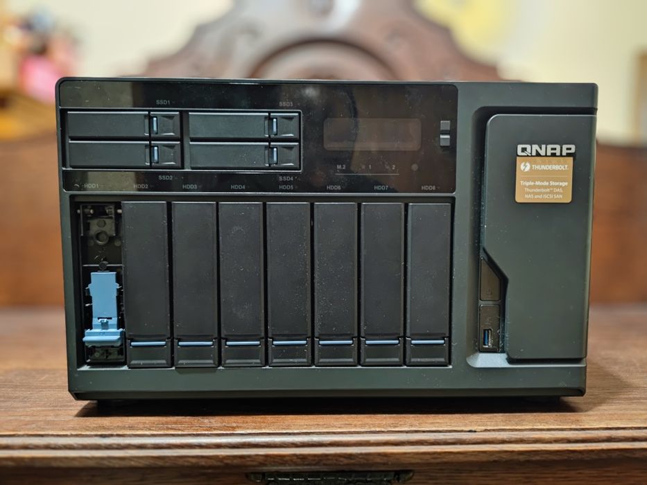 QNAP TVS-1282T, i7, 64GB RAM, expansão TX-800P