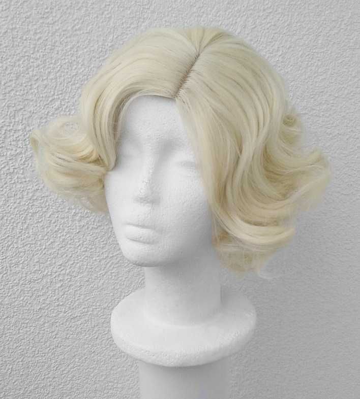 Krótka blond Marilyn Monroe lokowana peruka z przedziałkiem cosplay