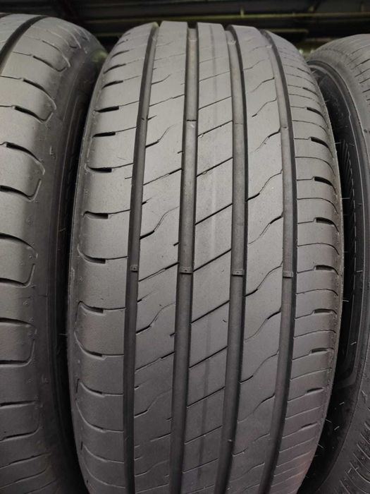 R18 235 60 шини літні Goodyear Efficient Grip Performance2 преміум