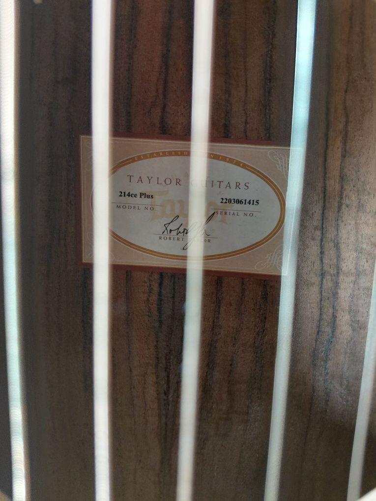 Taylor 214 ce plus