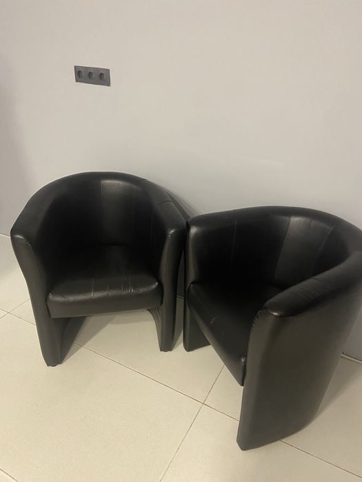 Чорні крісла, замовляли під замовлення 6шт