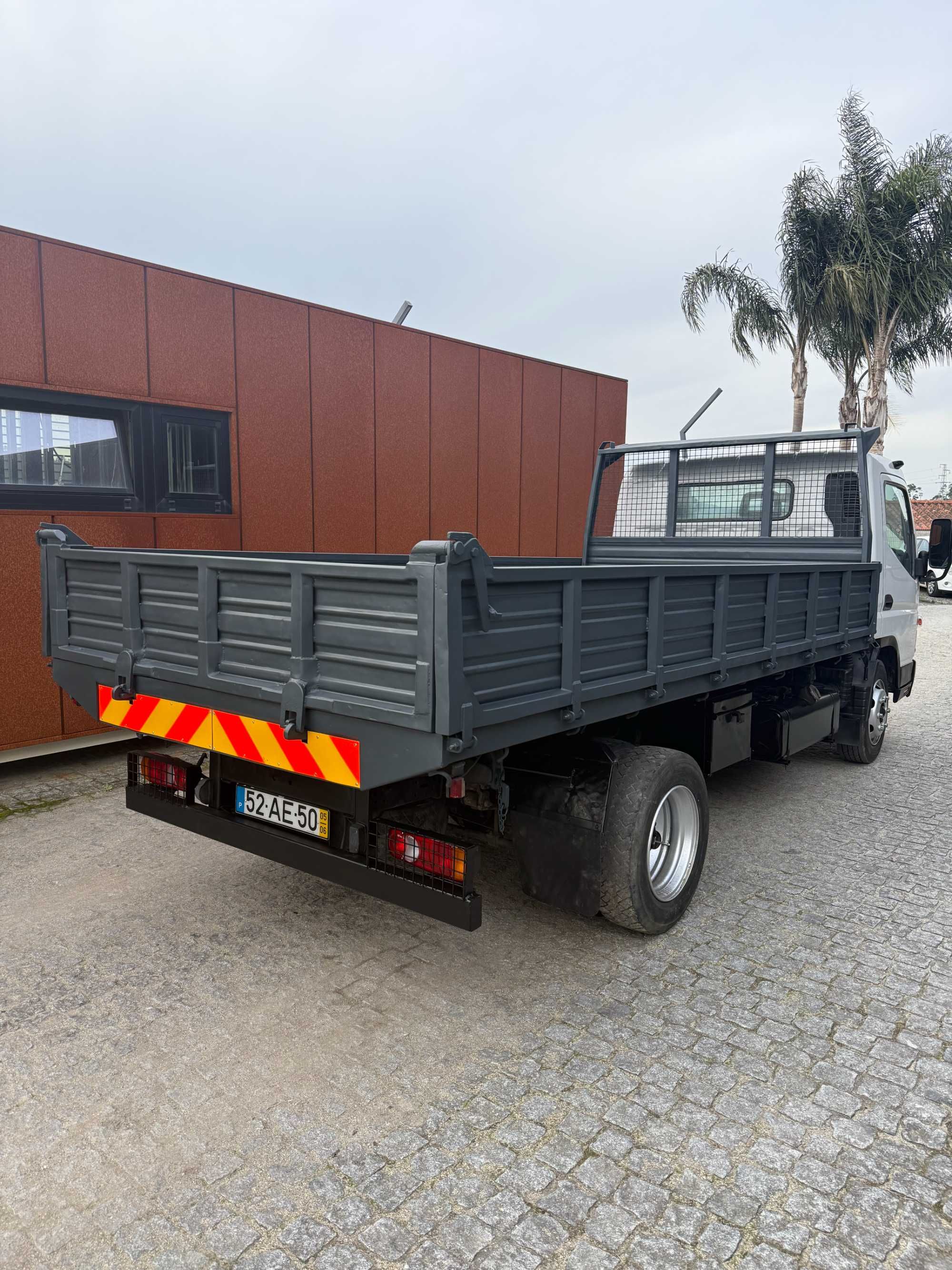 Mitsubishi Canter 7.5T 7C14 tribasculante