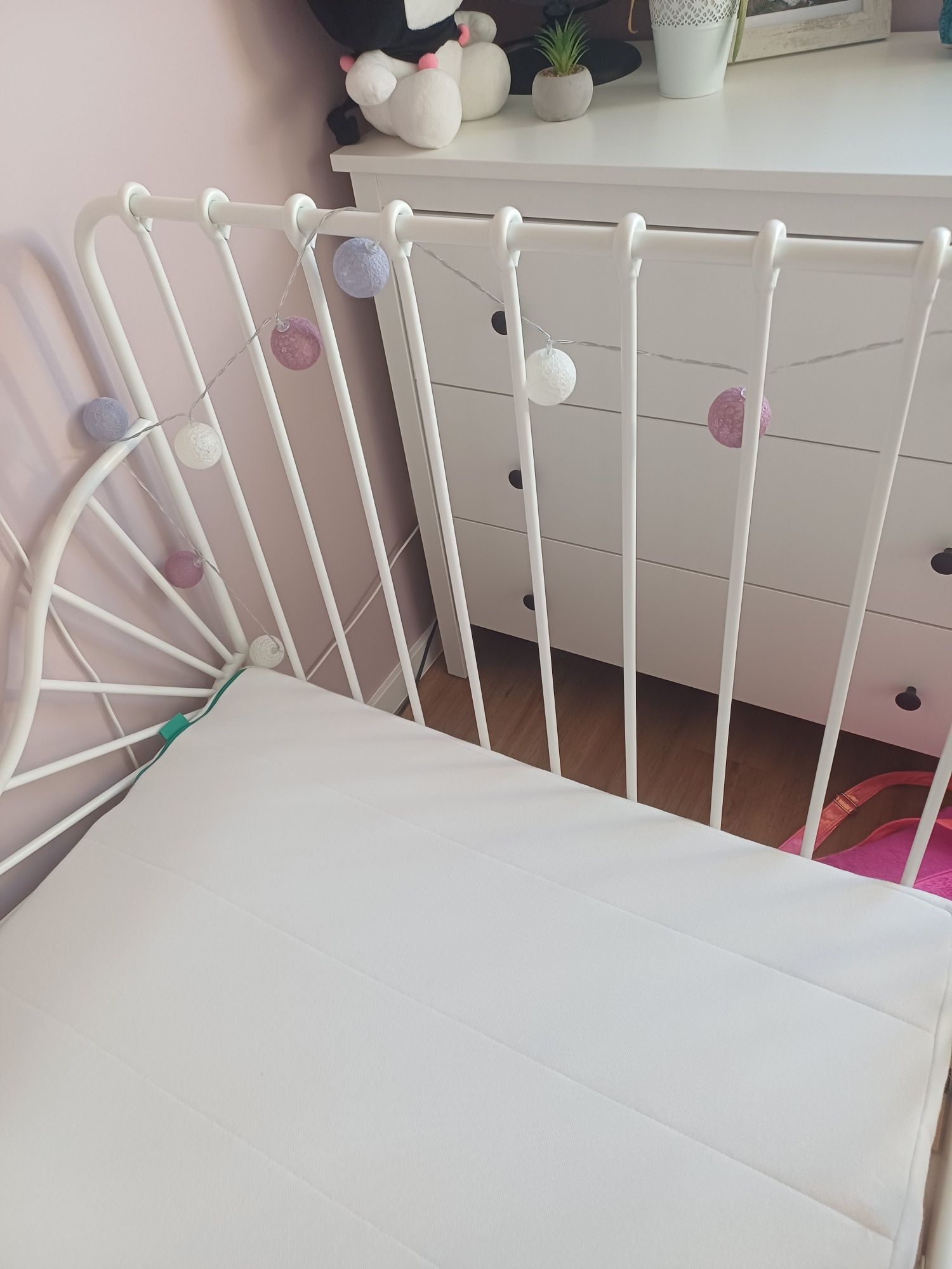 Łóżko wraz z materacem dla dziecka rozsuwane