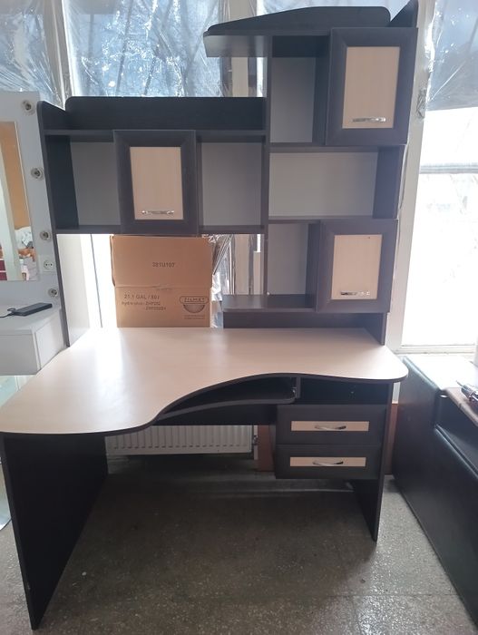 Письмовий комп'ютерний стіл