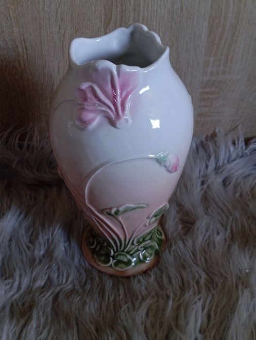 Ozdobny wazon ceramiczny