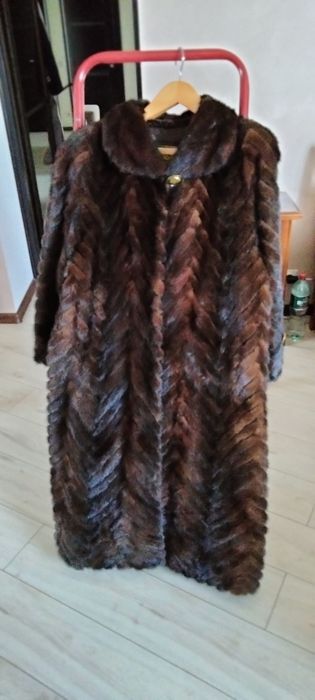 Продам норковую шубу б/у. Она согреет вас в холодные, зимние дни.