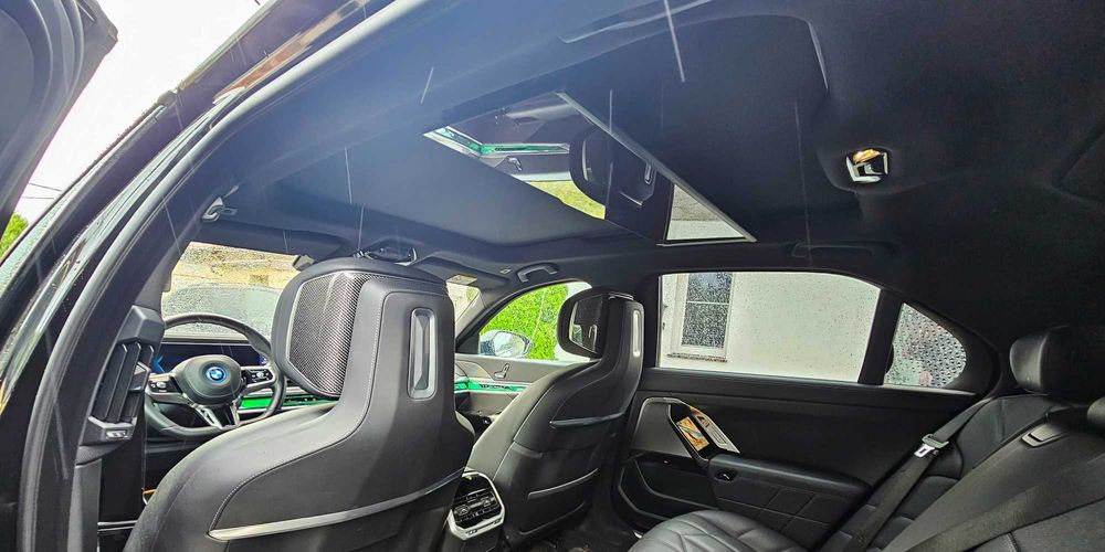 Elegancki przewóz BMW i7 - elektryczna limuzyna na ślub i eventy