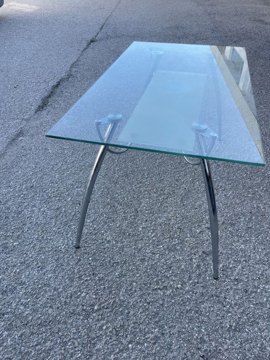 Mesa de vidro + 4 cadeiras