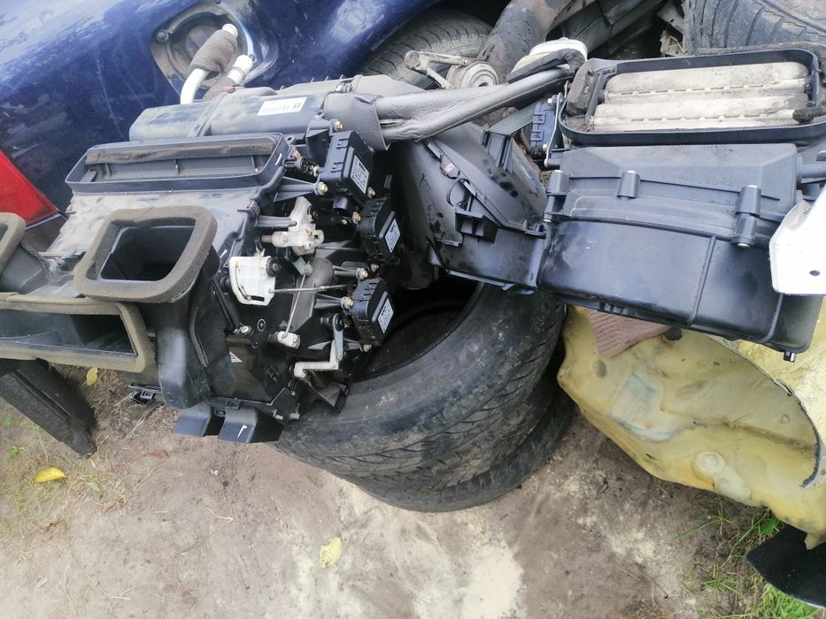 Продам радиаторы печки моторчики на ауди а6с5 в идеальном состоянии