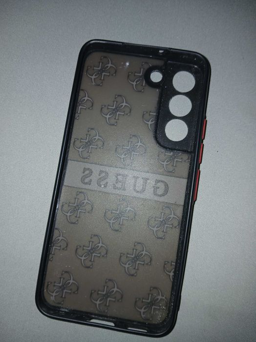 Etui na telefon Guess