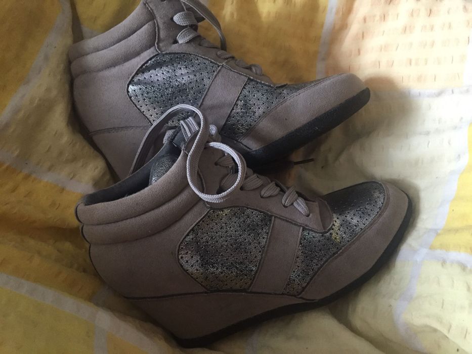 Szare buty na koturnie rozmiar 37