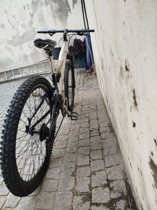 Bicicleta Berg downhill cinzenta