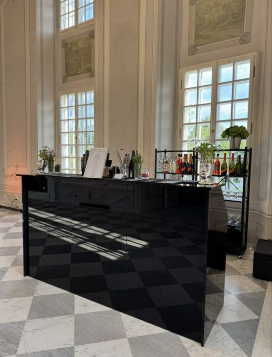 Barman na wesele cheers cocktail bar