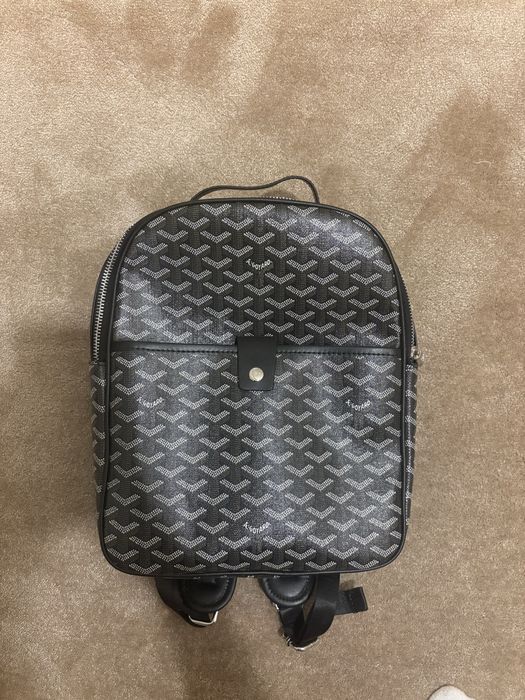 Mochila preta mulher goyard
