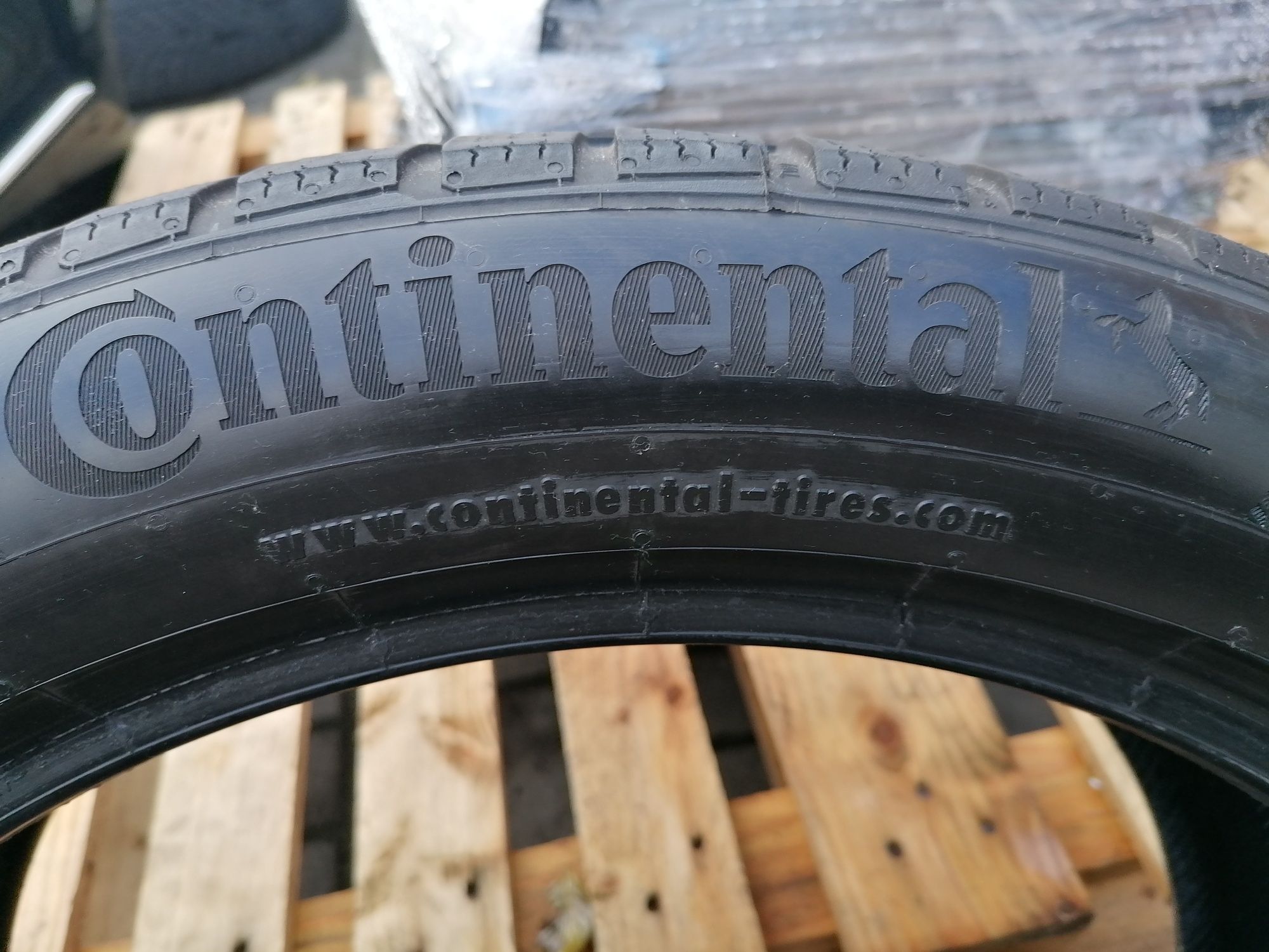 245/45r19 Continental WinterContact