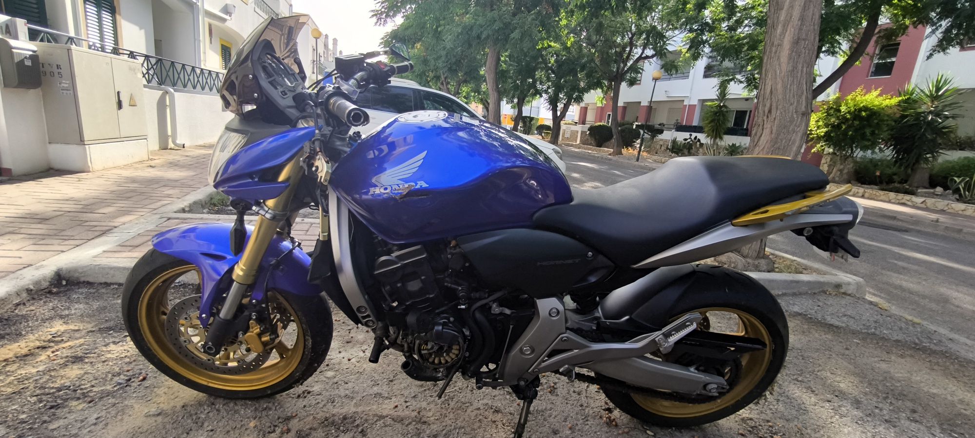 CB600F Hornet 2008 com 20000km acidentada
