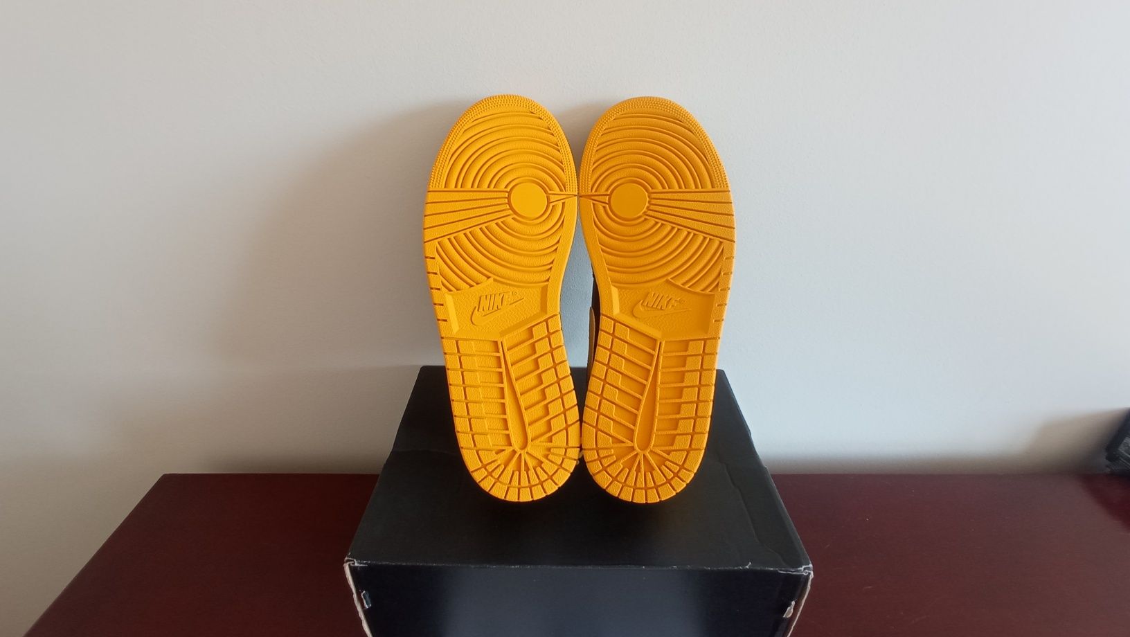 44,5 Buty Nike Air Jordan 1 Low Yellow Ochre / Black / White