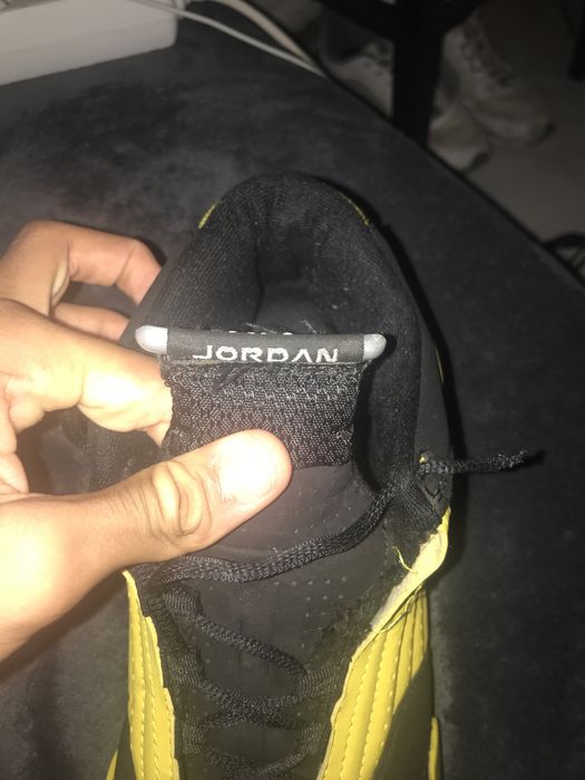 Jordan 14 retro amarelo e preto