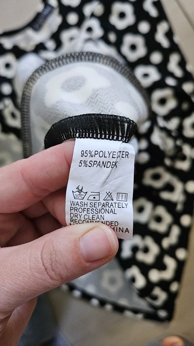 Sukienka w kwiatki na wiele okazji