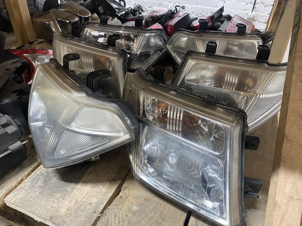 Фари передні Nissan Navara D40 Pathfinder R51 фара передняя