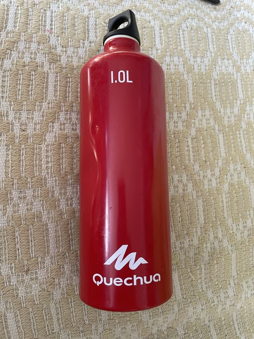 litrowy pojemnik na wode z uchwytem na zawieszke firmy Quechua