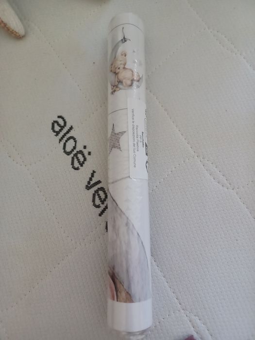 Autocolante para parede 
Decoração de quarto infantil 

Novo e embalad