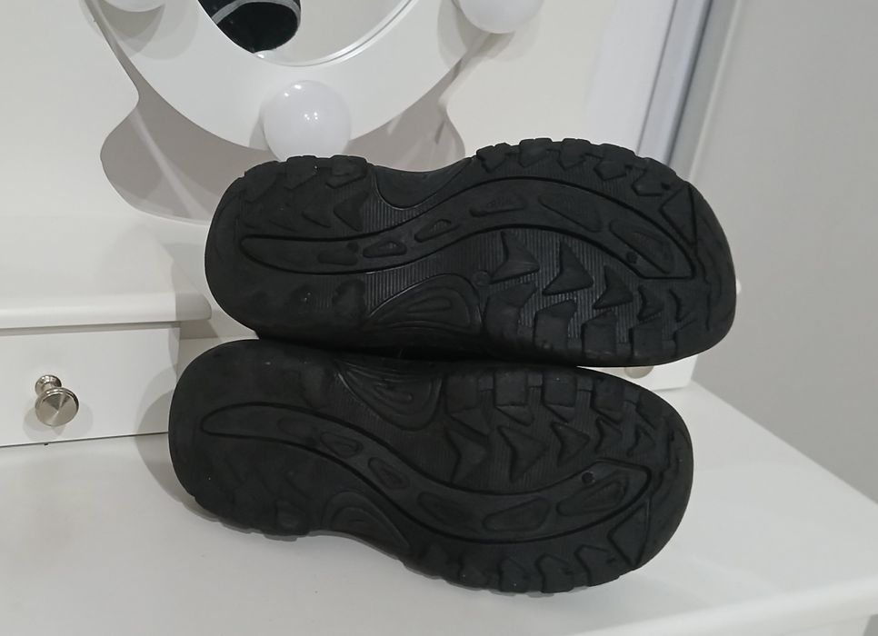 Sinsay ocieplane miękkie jesienno zimowe buty za kostkę unisex r. 33
