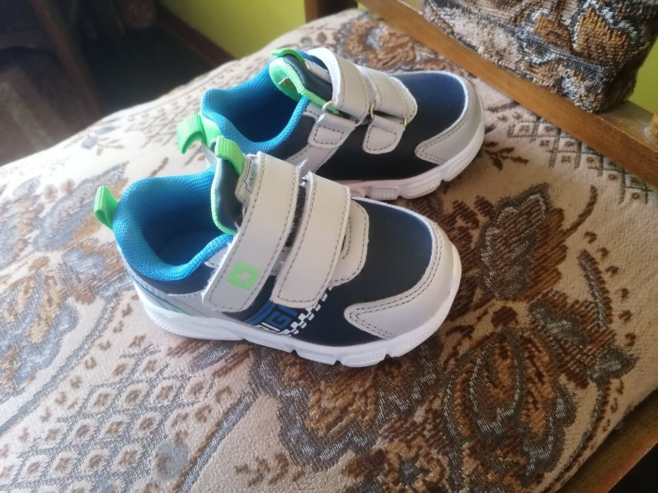 Buty sportowe dla chlopca, roz. 21