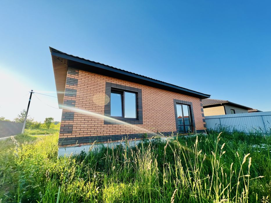 Окремий будинок у новому котеджному містечку