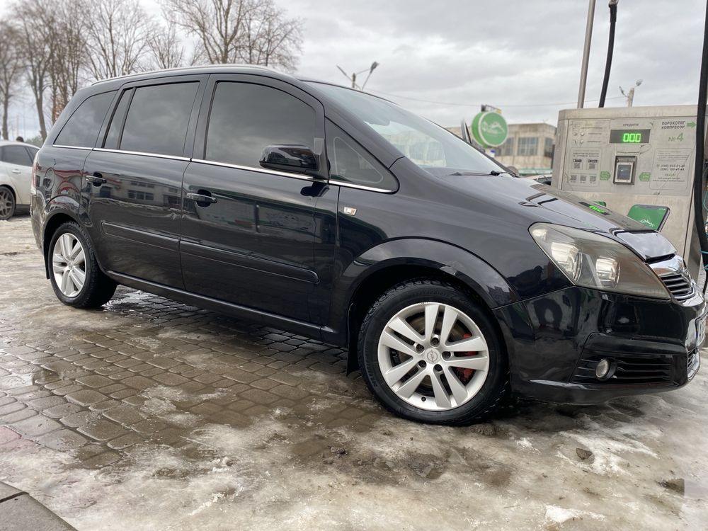 Opel Zafira b 2007 рік