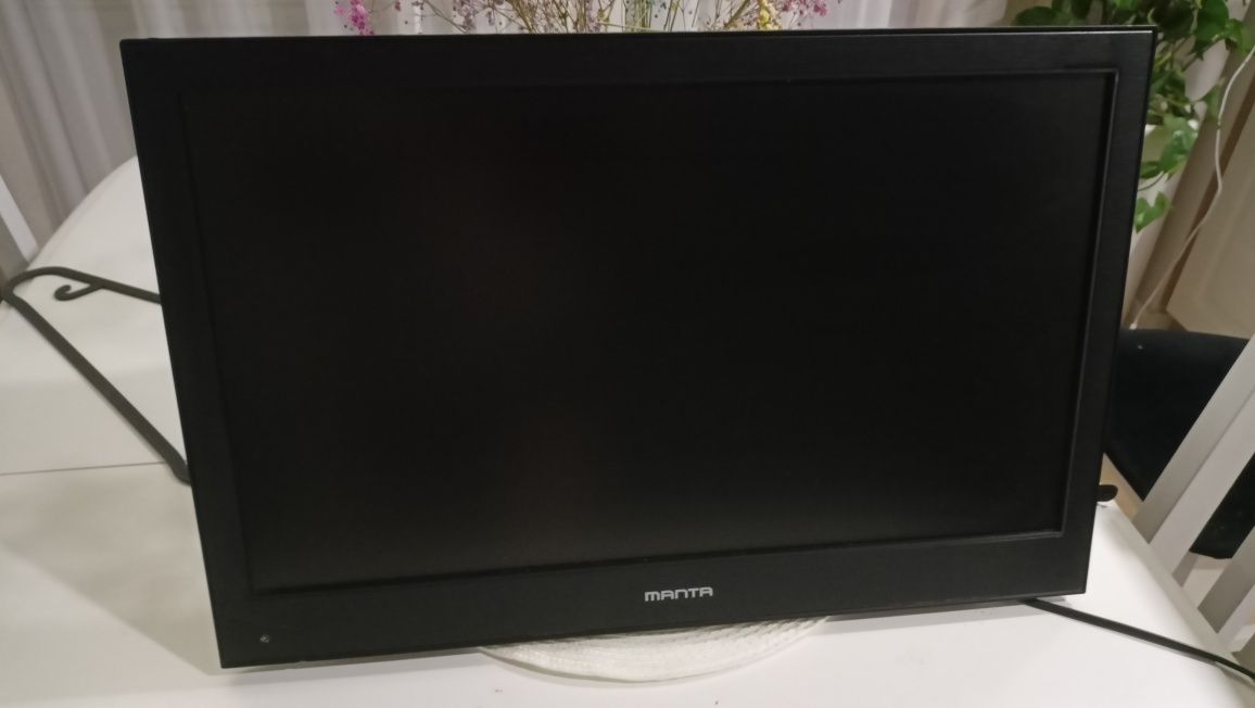 Telewizor LCD manta 24" full HD mało używany