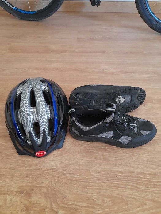 Conjunto semi novo: Capacete + Calçado ciclismo (btt).  Marca Berg