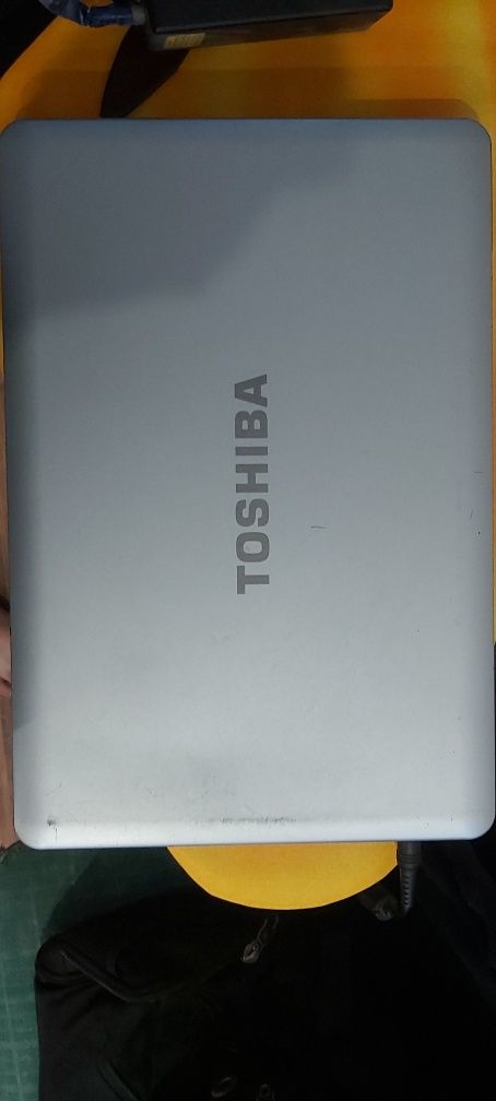 Продам робочий ноутбук Toshiba