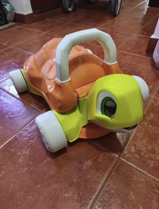 Chicco Turtle Ride 2 em 1 – andarilho + cavalgável