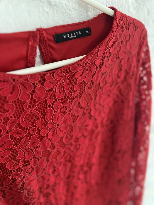 Sukienka Mohito XS czerwona koronka