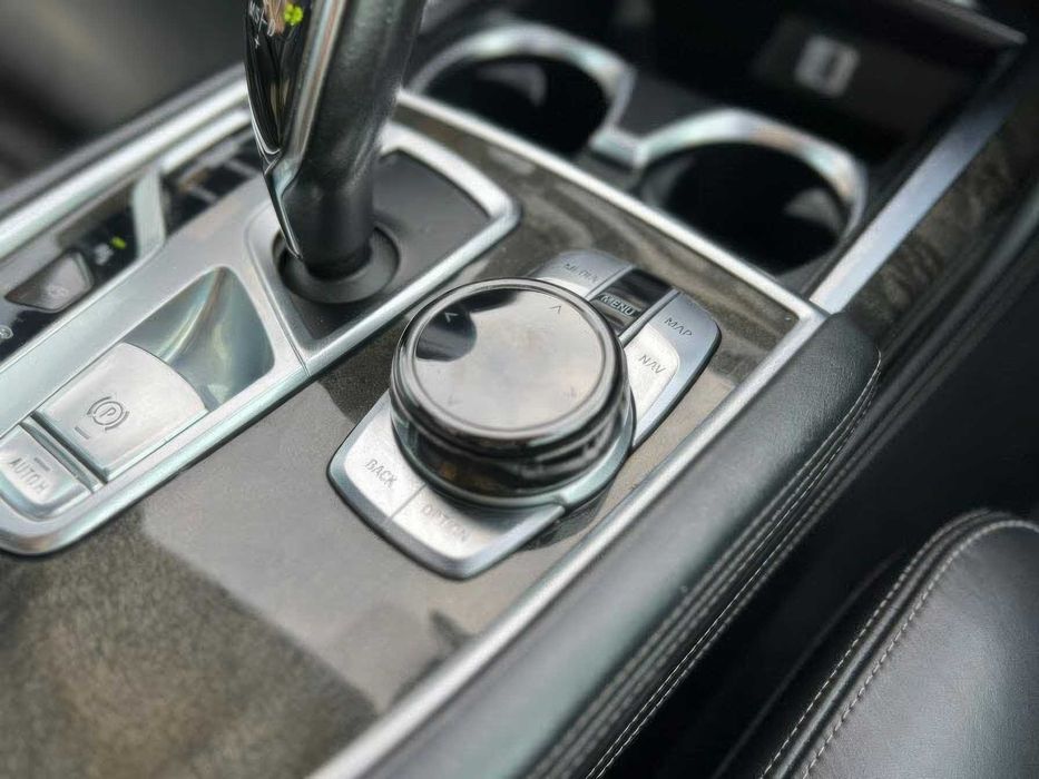BMW 7 Series 750i xDrive      2016