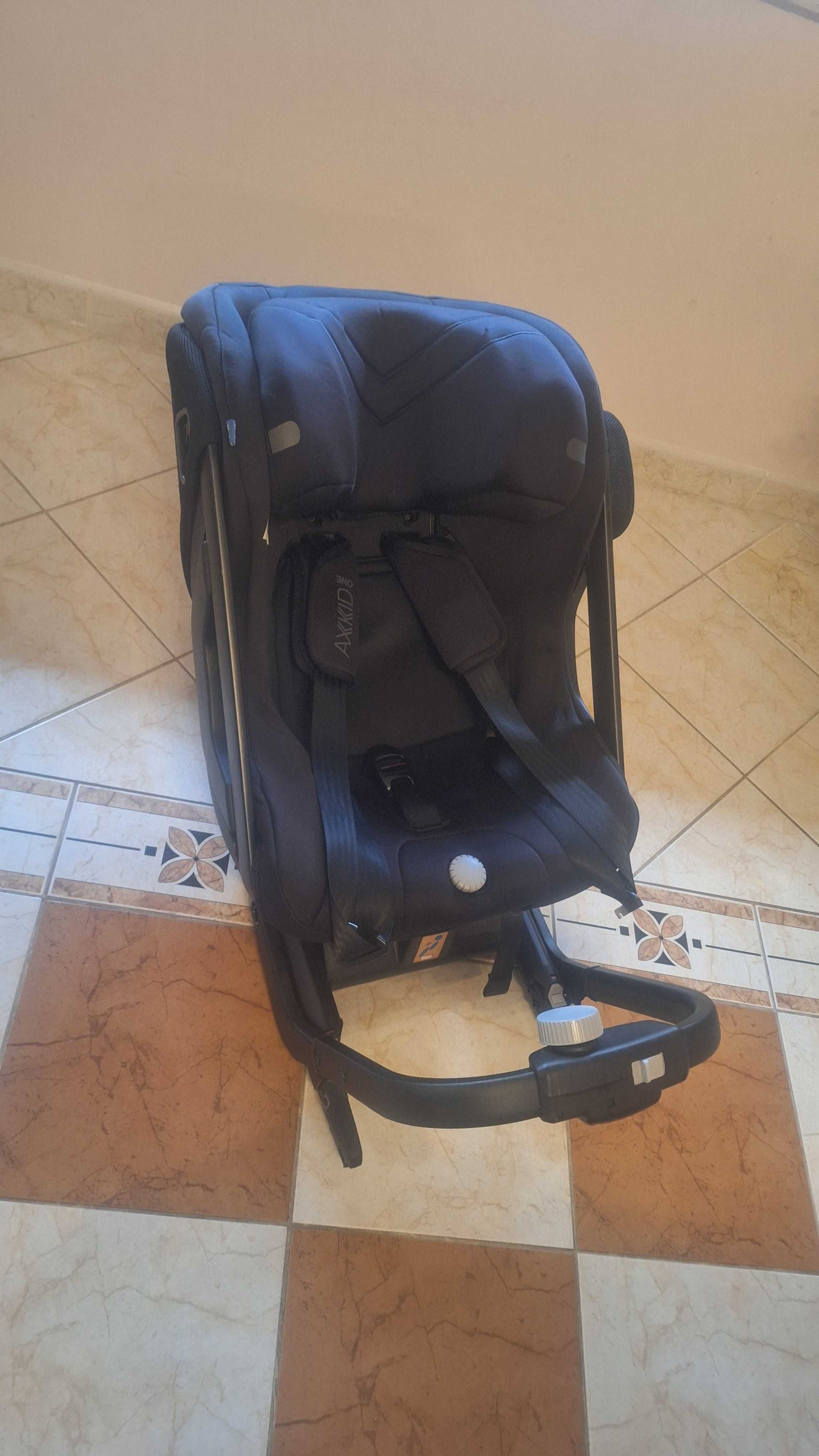 Fotelik Axkid One 2 RWF - tyłem do 23 KG