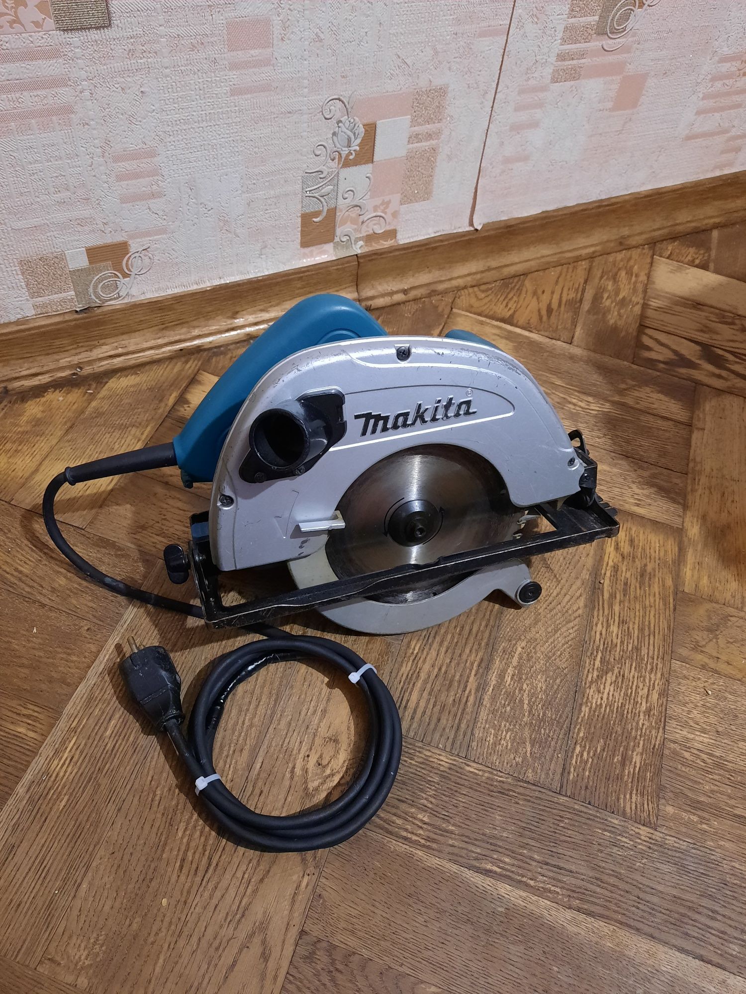 100% оригінал!!Дискова пила Makita 5704 R,1200вт,диск 190мм