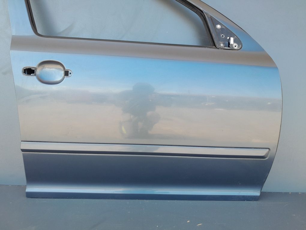 Двері передні праві Skoda Octavia A5 2004-2013p Дверь левая Шкода А5