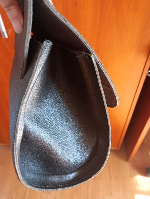 Czarna torebka skórzana