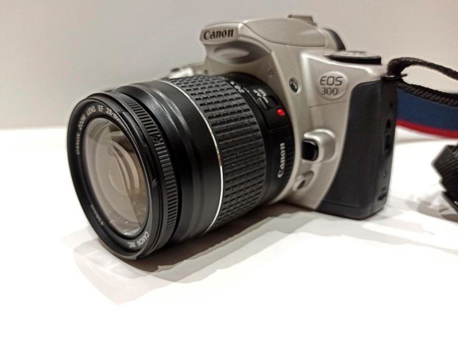 Câmara Canon com objetiva