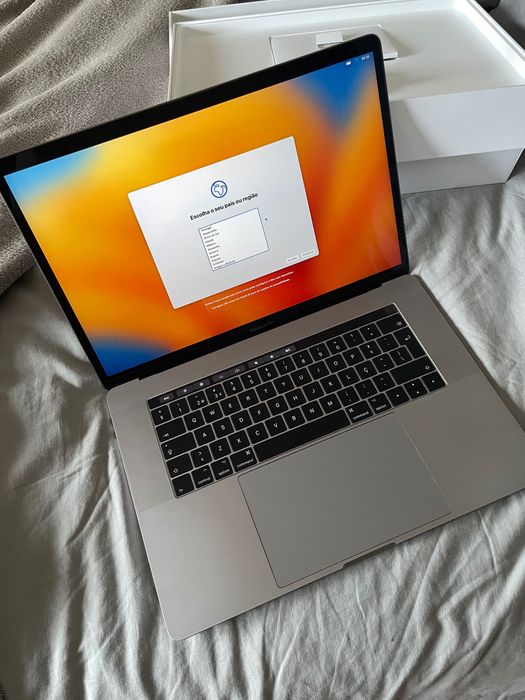 MacBook Pro 15,4" 2017 Touch Bar – i7, 16 GB RAM, 1 TB, bateria nova