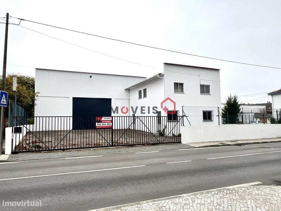 **Pavilhão c/ Escritórios - Leiria**